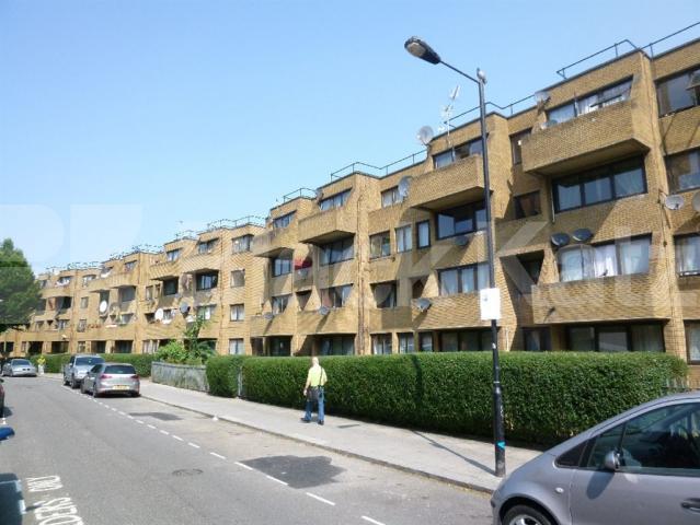 			INCLUSIVE OF HEATING AND HOT WATER, 2 Bedroom, 1 bath, 1 reception Maisonette			 Tavistock Crescent, Ladbroke Grove/Notting Hill